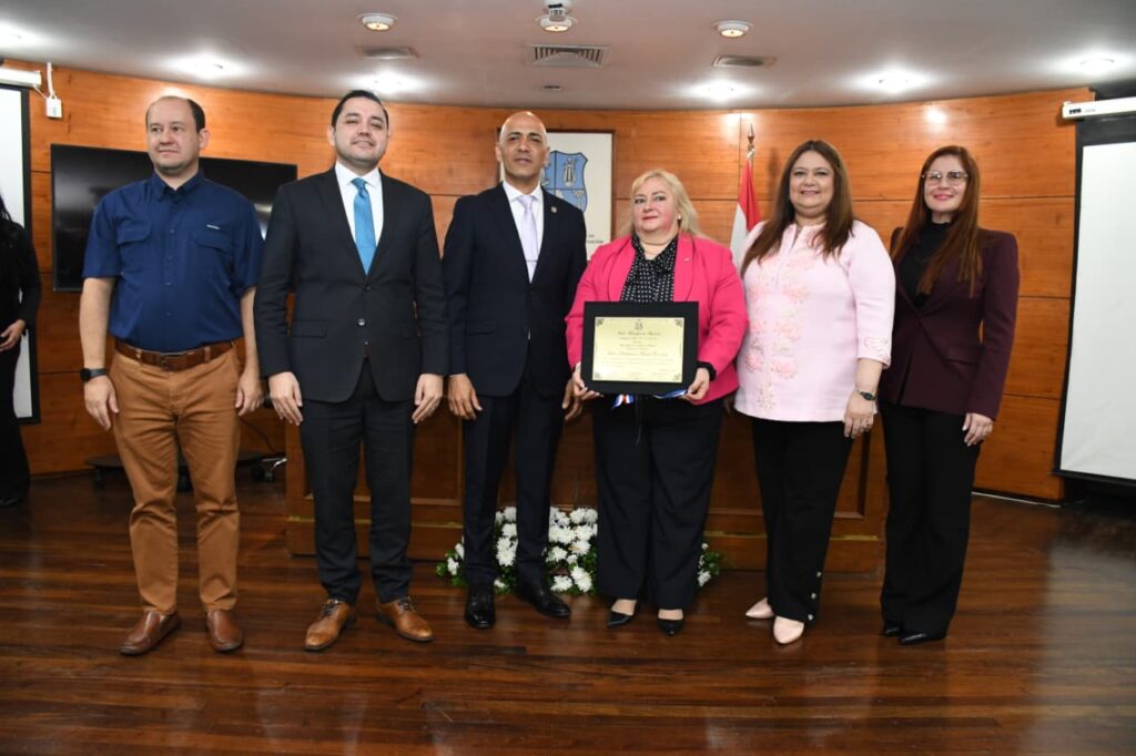 DISTINGUEN COMO HIJA DILECTA DE ASUNCIÓN A PRIMERA MUJER PARAGUAYA EN OCUPAR UN ALTO CARGO EN LA ONU