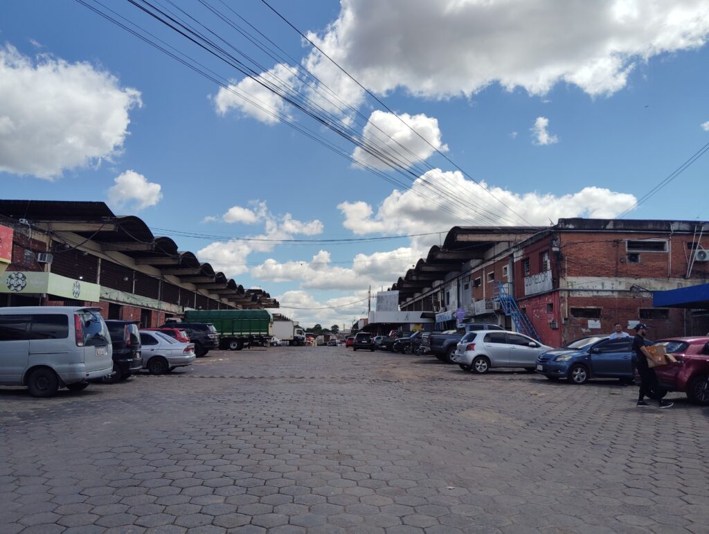 DENUNCIAN ESQUEMA DE COIMAS Y VENTAS ILEGALES DE LOCALES EN EL MERCADO DE ABASTO