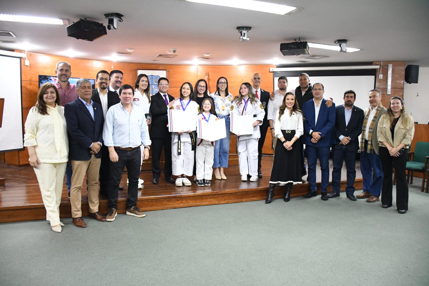 DISTINGUEN A JÓVENES ATLETAS POR SU DESTACADA TRAYECTORIA DEPORTIVA